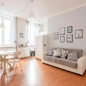  Appartamento Mazzini 12, Elegant With Free Private Garage 800 M, Air Conditioning, Wi-fi, Just 100 M From The Public